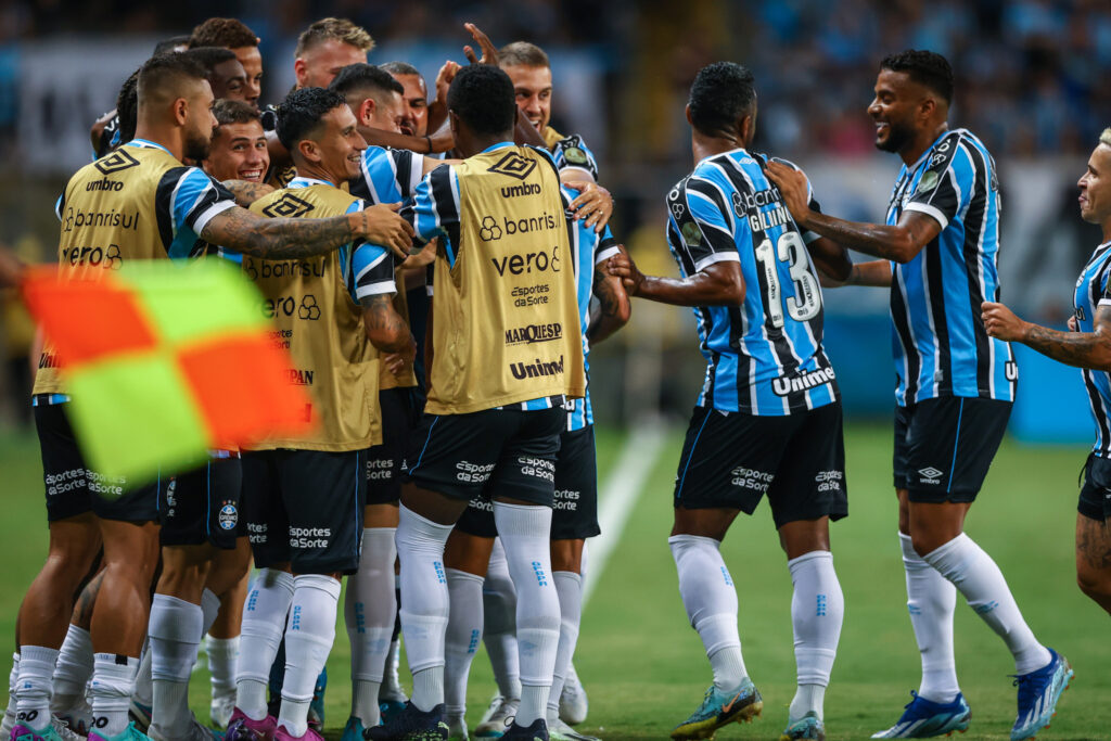 Grêmio vence Juventude e assume liderança do Gauchão