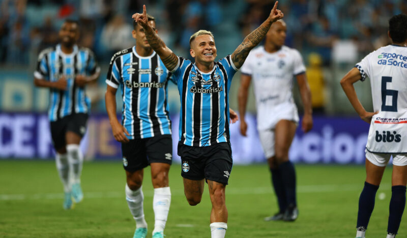 Com apoio da torcida, Grêmio vence São José na Arena