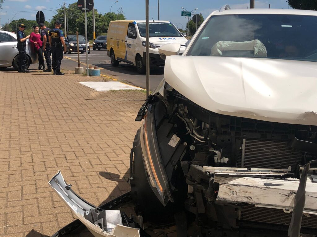 Acidente de trânsito envolve dois carros no Centro de São Leopoldo