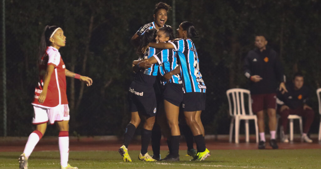 Meninas do Grêmio vencem o Inter no Grenal do Campeonato Brasileiro Feminino