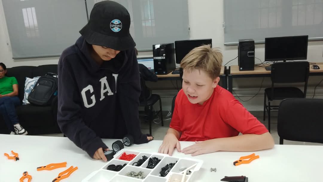 Escola Padre Orestes realiza Semana do Autismo e terá a presença do Boy Billy Ânderson, o Atípico Breaker