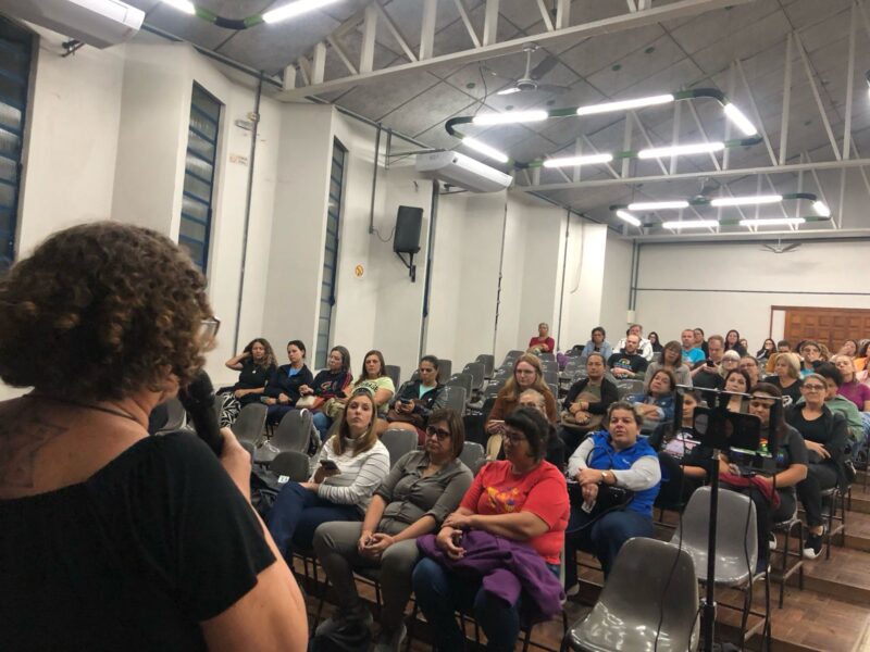 Com diferença de cinco (5) votos professores rejeitam proposta do governo de São Leopoldo