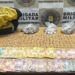 Policiais do 25º BPM prenderam um homem de 18 anos por tráfico no Santos Dumont